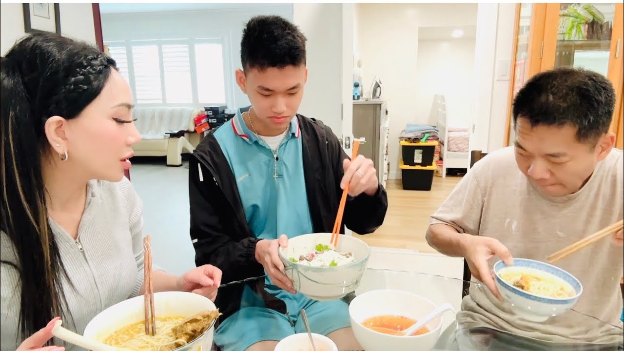 NẤU ĂN CHO CÁC CON MÓN BÚN BÒ XÀO ĂN VỚI RAU NƯỚC MẮM .