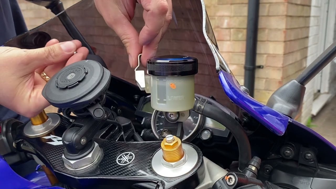 YAMAHA R1 RN12 Brake Reservoir Cap Replacement
