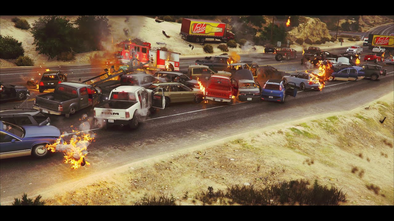 GTA 5 Multiple-vehicle collision with explosive chain reaction