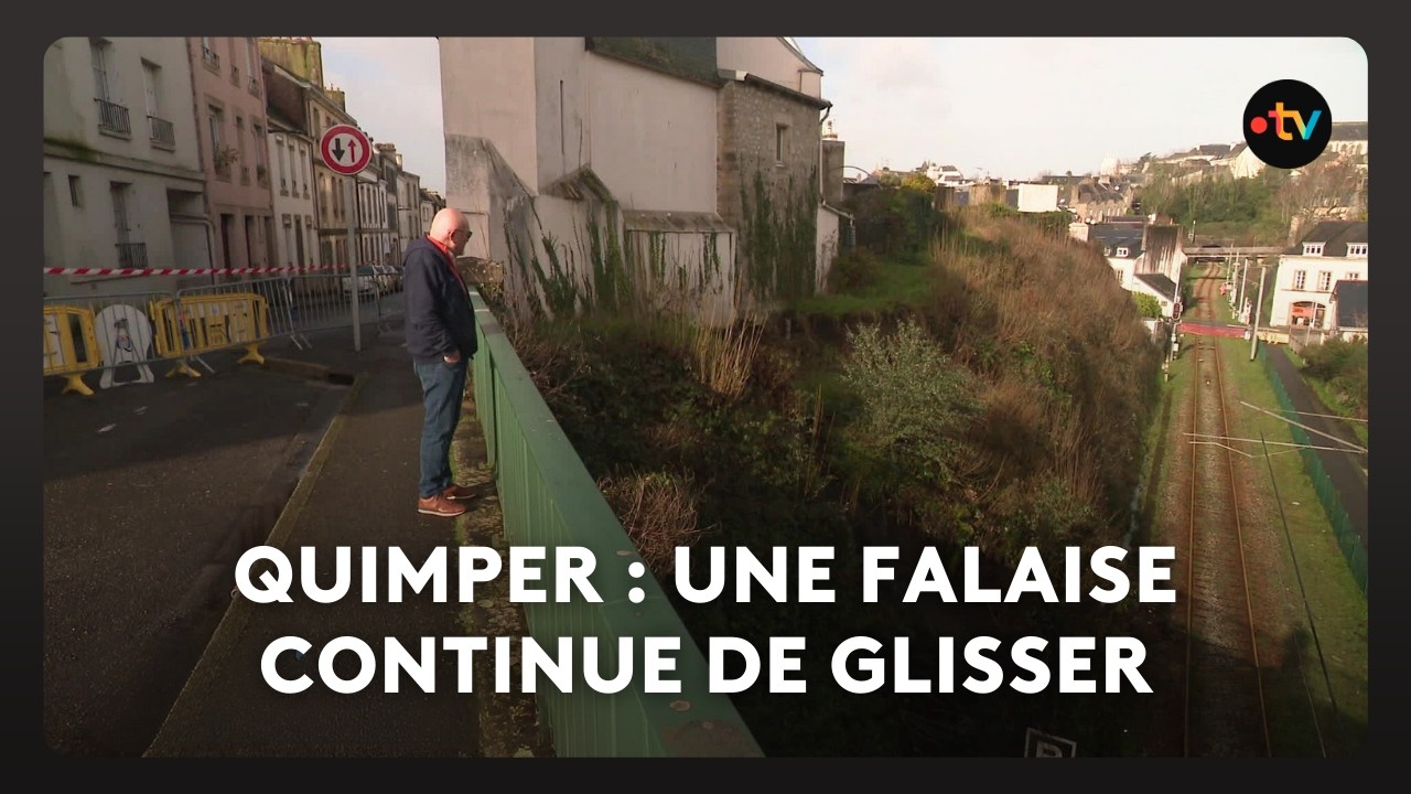 Un pont interdit à la circulation, en raison de l'éboulement d'une falaise