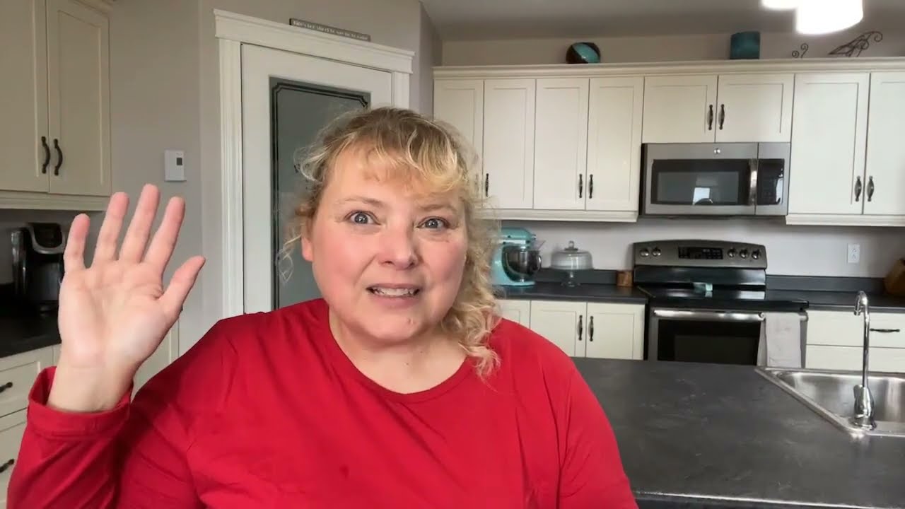 FB 2m9s Hamster wheel - kitchen red shirt