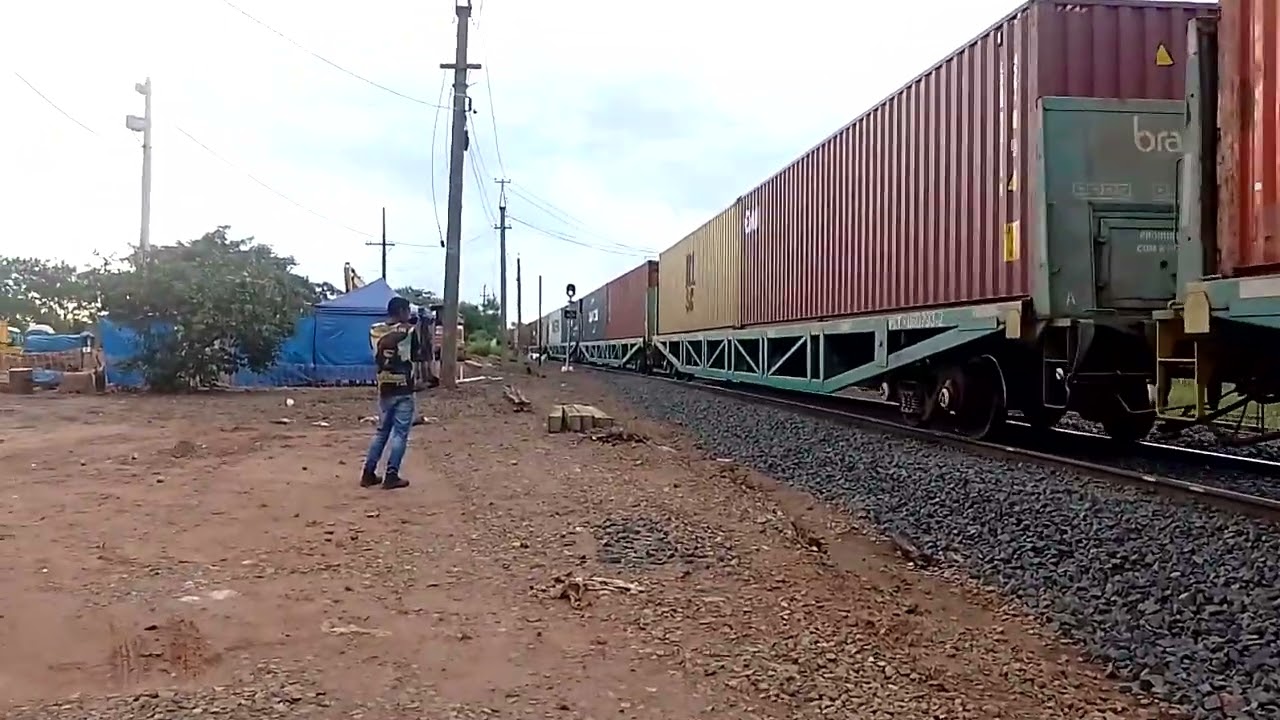 Trem da rumo indo pra Porto de Santos 