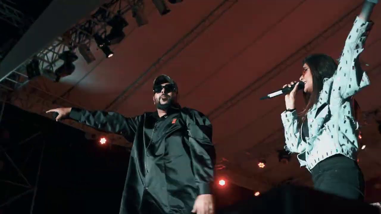 @aasthagill9618 Ft. @badshahlive - Buzz (Official Live Performance Video)