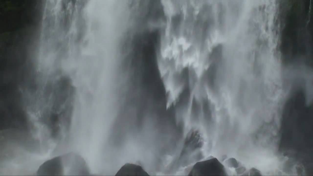 颱風後的烏來瀑布(Wulai Waterfall in Northern Taiwan, after typhoon)