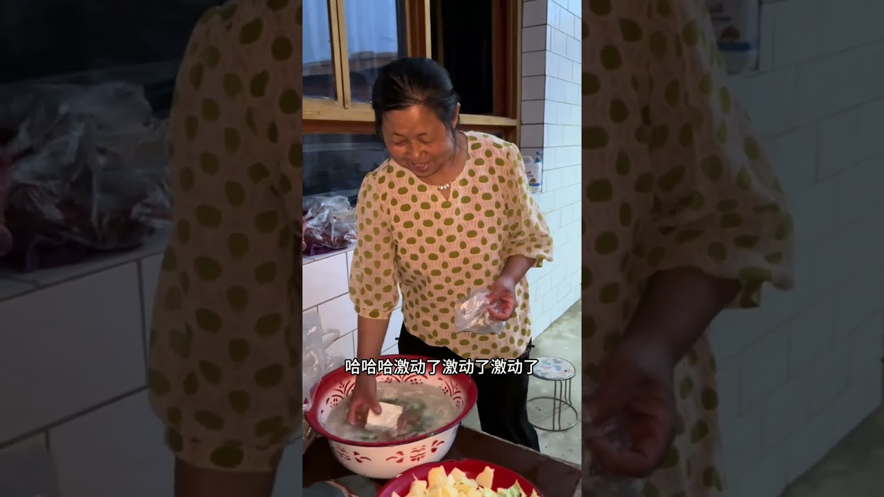 舌尖突然响起乡音！咕嘟冒泡的大烩菜一端上桌，白菜吸饱汤汁，粉条软糯缠绵，熟悉的香气瞬间把我拽回童年灶台前——这口家乡味，真的馋了好久！#烩菜家常做法 #家乡的味道 #记录真实生活