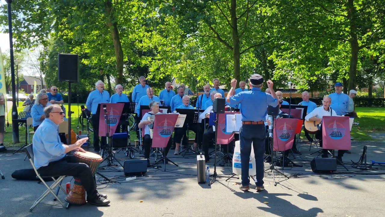 Grote opkomst bij optreden shantykoor De Hunzevaarders in het Diamantpark