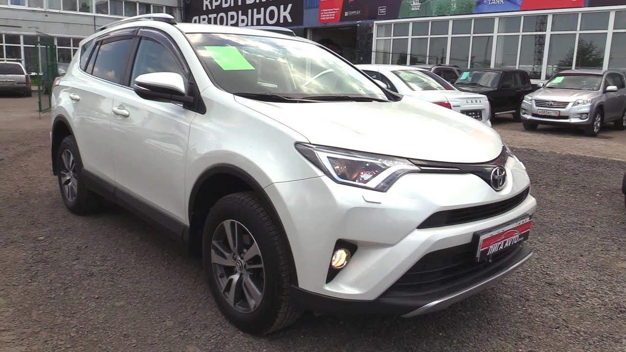 Japanese compact crossover 2017 TOYOTA RAV 4 REVIEW