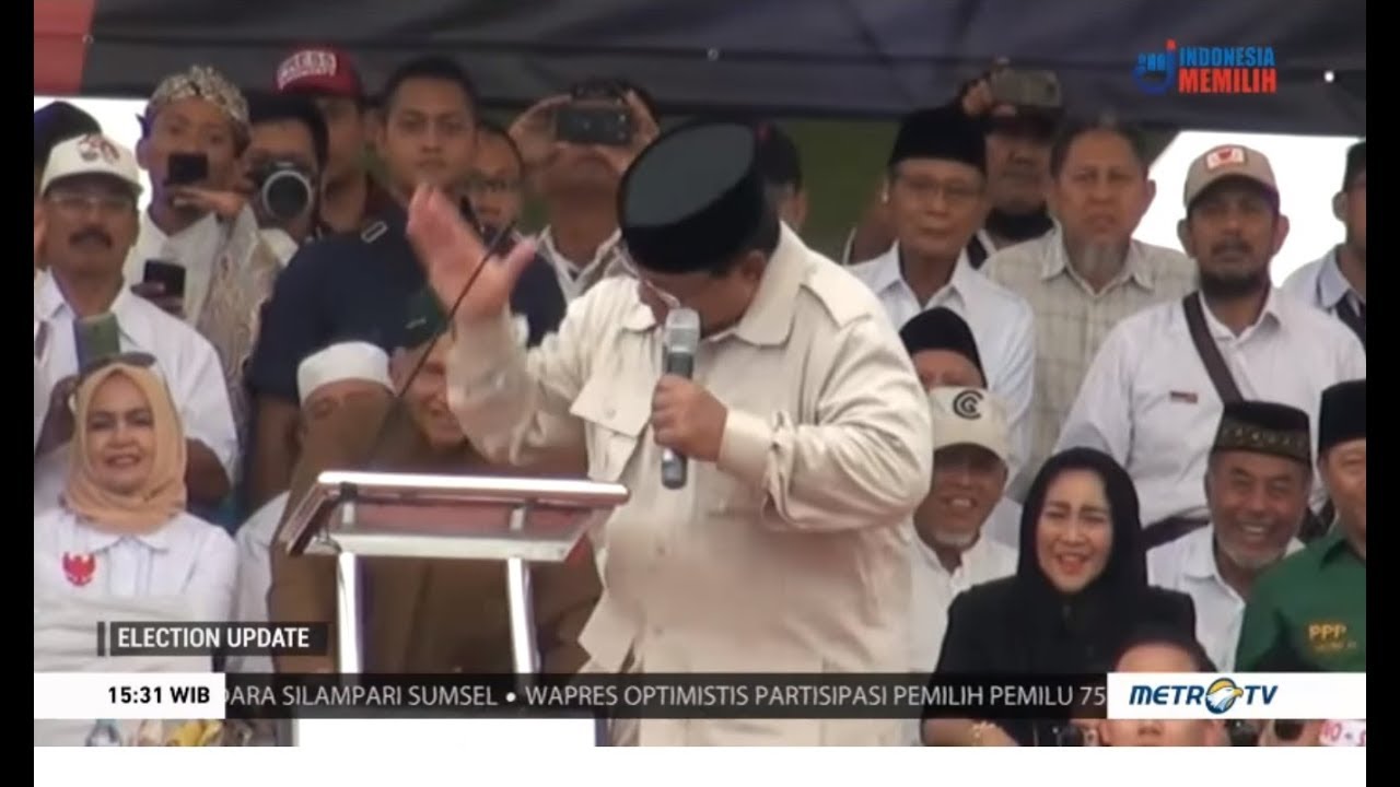 Brak! Brak! Prabowo Gebrak Podium Saat Orasi di Sleman