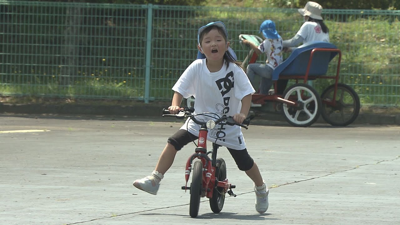 誰でも乗ることができる！ユニークな「おもしろ自転車」砥部町に贈呈【愛媛】