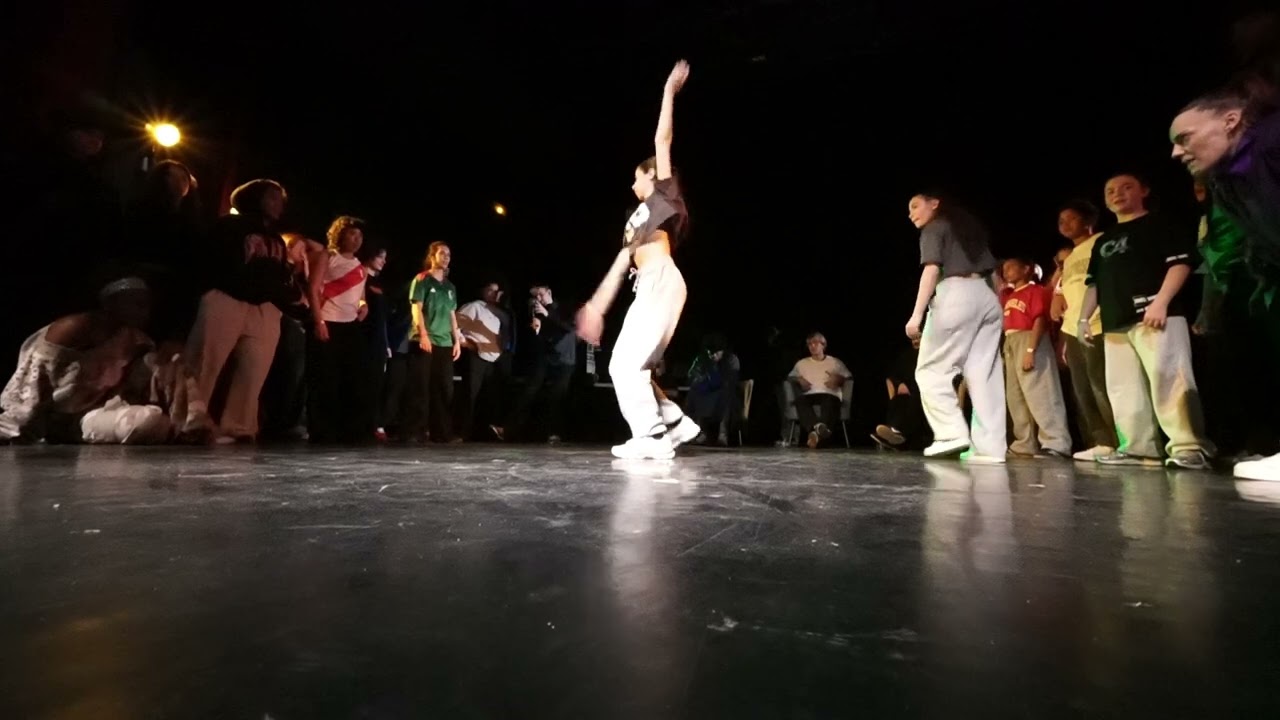 Ashley & Sara vs C4 Jr | 2vs2 Electro