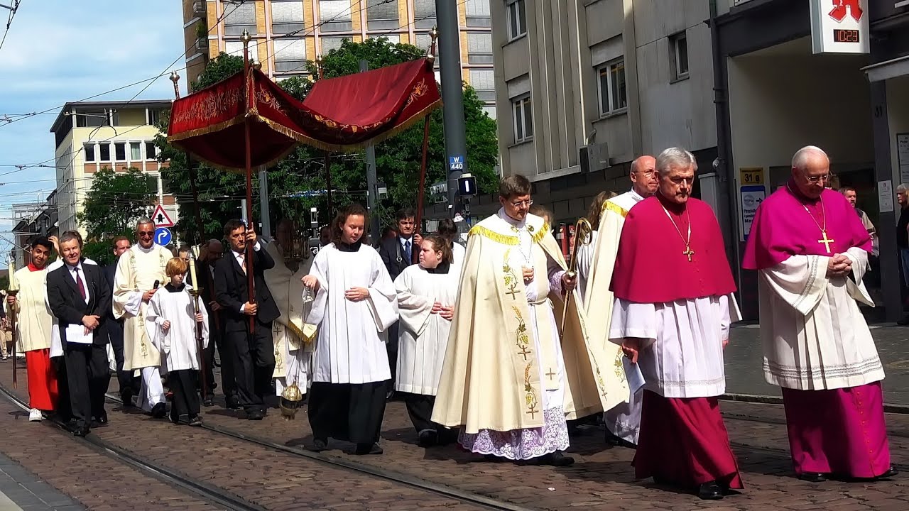 Fronleichnamsprozession 2019 in Freiburg im Breisgau 🇩🇪