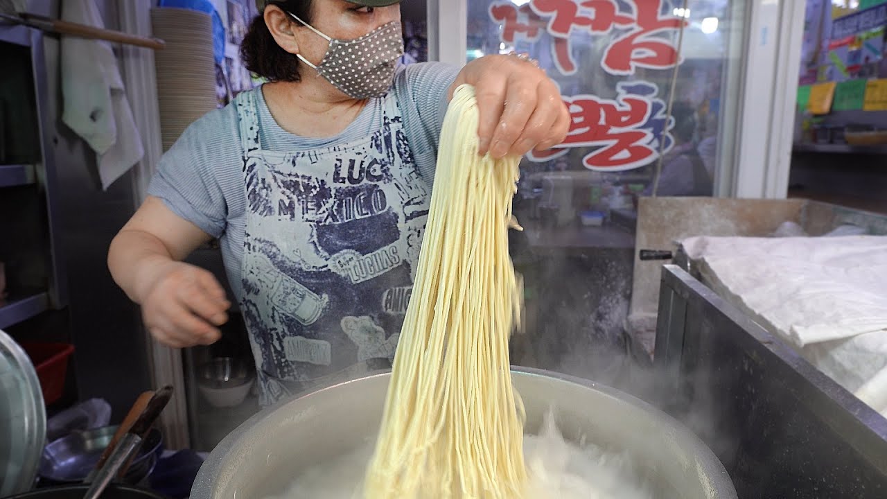 2000원의 직접 반죽한 짜장면! 동네 단골 많은 짜장면집 (짬뽕, 우동)┃Jajangmyeon(Black Bean Sauce Noodles), Korean street food