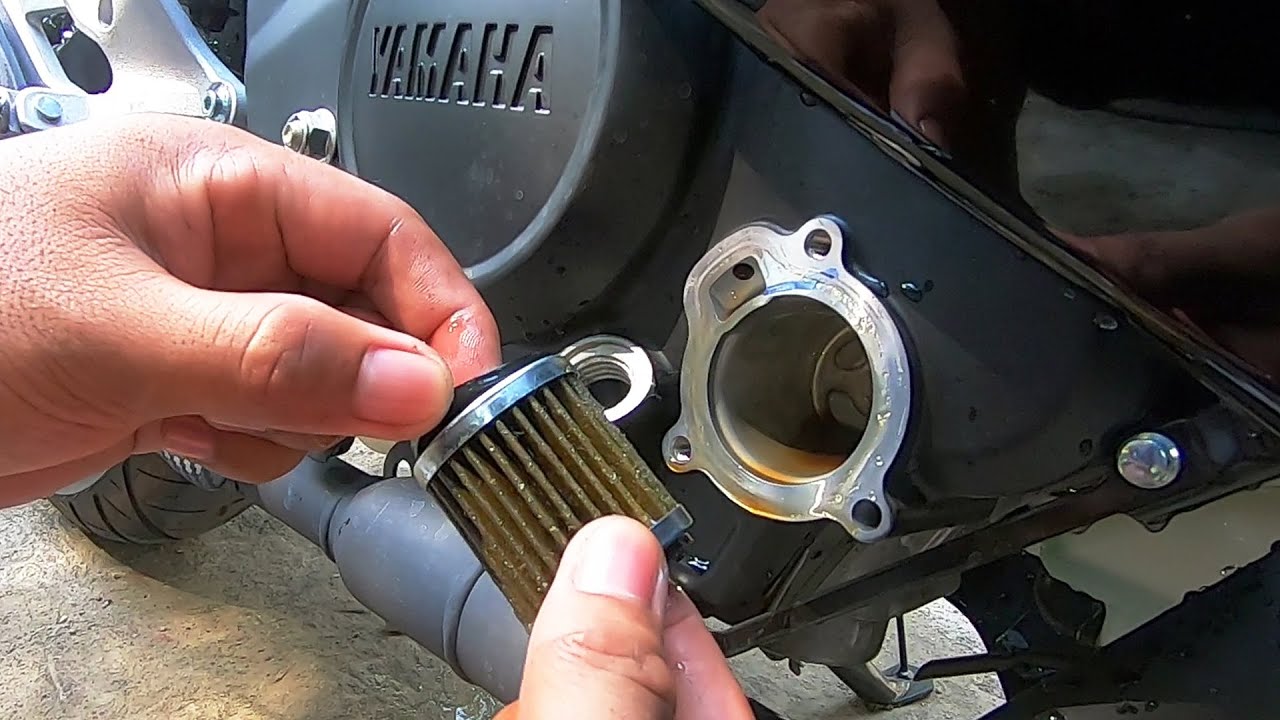 YAMAHA R15 | How to Change Engine Oil and Oil Filter