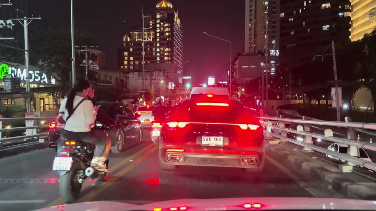 More than 100 motorcycles in less than 10 minutes unbelievable Bangkok🇹🇭