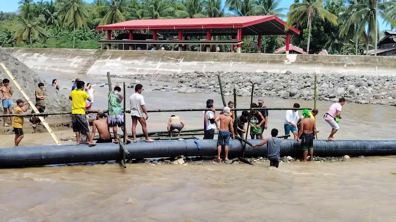 Heroism in the giant water pipe 