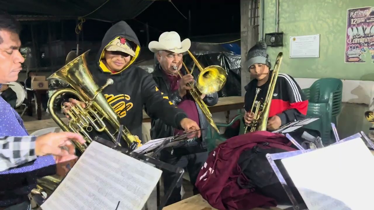 SIEMPRE ES GRATO ESCUCHAR A ESTOS POETAS DE CAHUATACHE GRO🥰🥰 , mira que PEDAZO DE MARCHA se avientan
