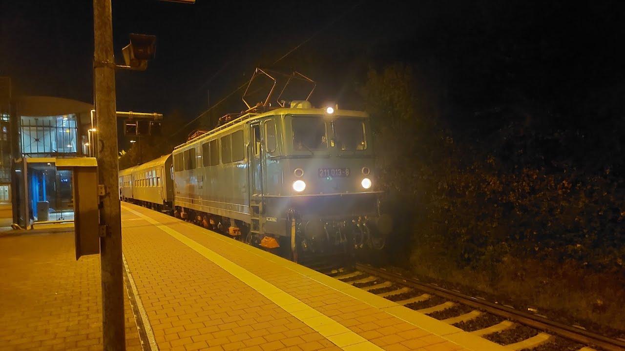 211 013  mit SDZ 17445 und 35 1097