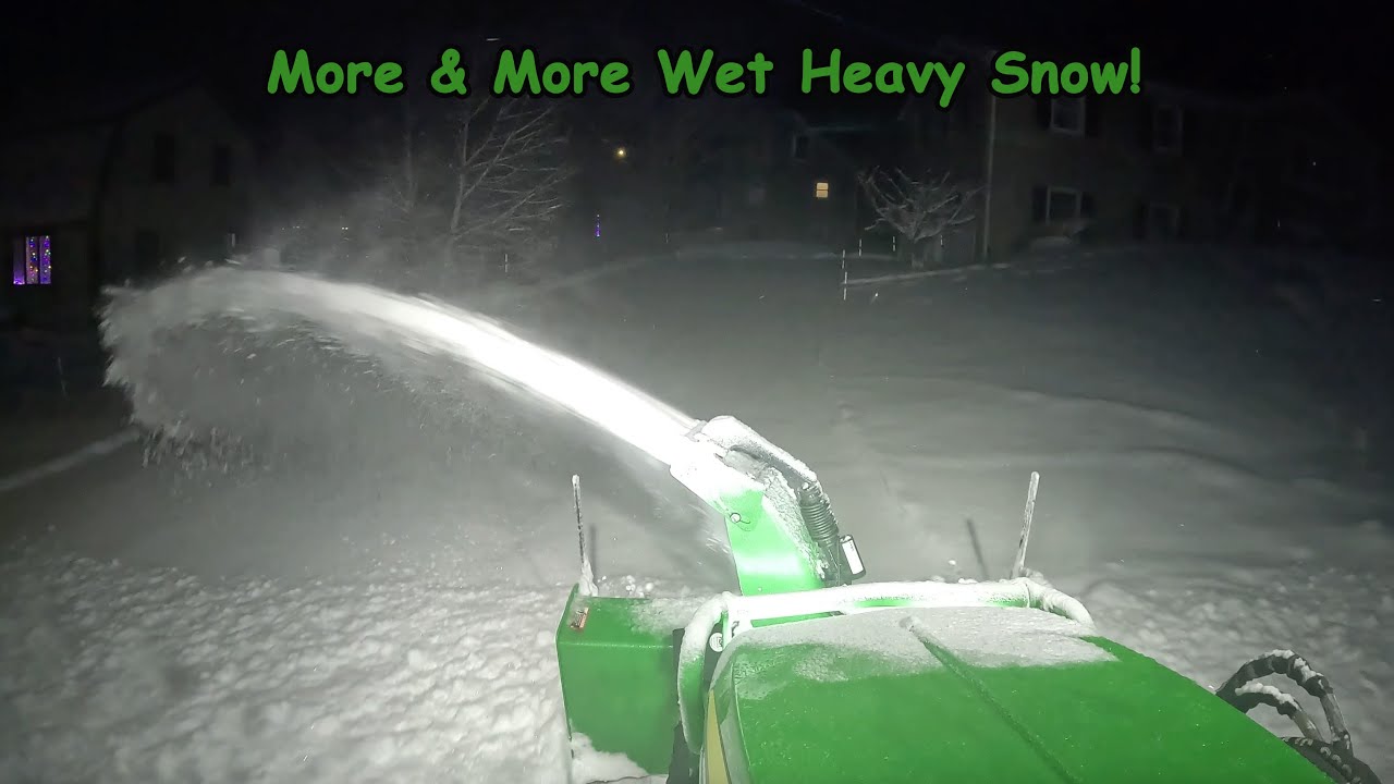 Quickly Snow blowing Driveways with John Deere 1025R | Snow Short 6