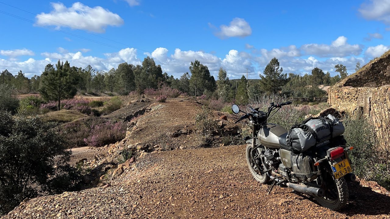 Moto Guzzi V50 Nato - Relaxed ride to ghost town