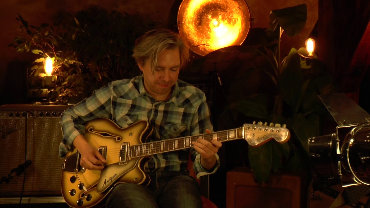 Fender Coronado II Antigua from 1968 presented by Vintage Guitar Oldenburg and Tobias Hoffmann