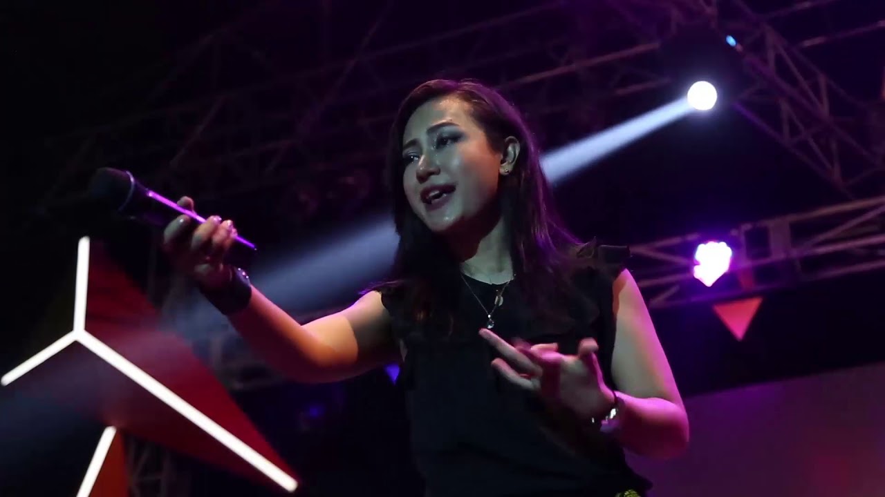 KILLING ME INSIDE FEAT.AIU LIVE AT PICA FEST 2018