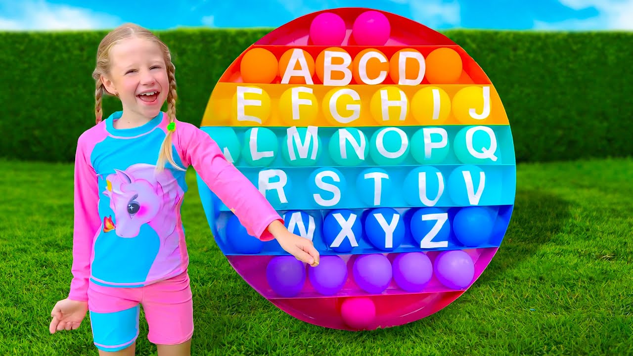 Nastya và Evelyn học bảng chữ cái. Thử thách ABC dành cho trẻ em