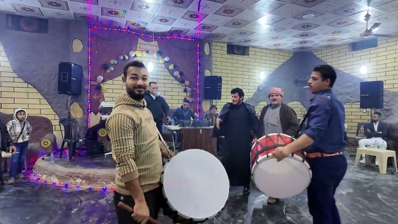 عريس فرحان شيدون 