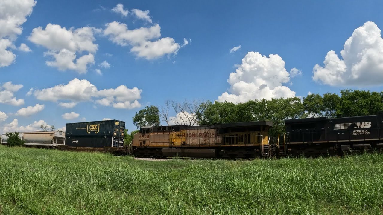 Southbound NS 4044/UP 6958, Mixed Freight Train, 