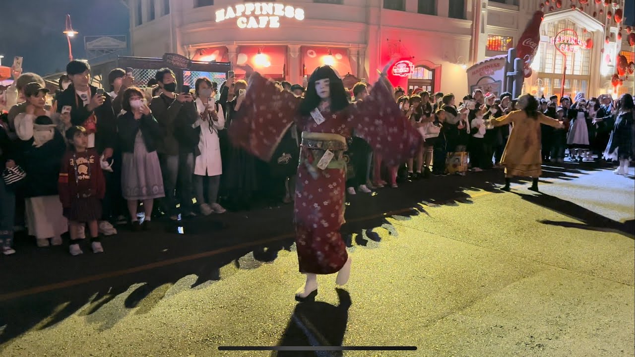 【USJホラー・ナイト2023】Halloweenの呪いの日本人形　Possessed Playthings Ado「唱」ゾンビ・デ・ダンス2023/10/31（4K HDR 60fps）