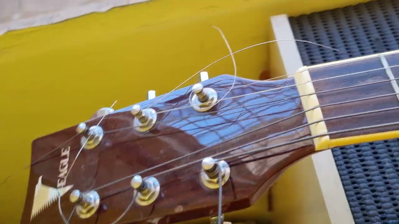 Viol&atilde;o Eagle CH888NT Natural A&ccedil;o Epis&oacute;dio 1 de 3