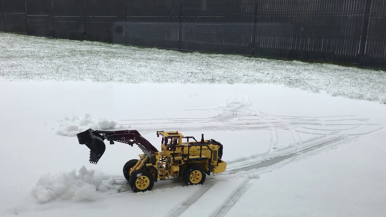 Lego Technic chargeuse VOLVO 42030 - NEIGE - SBRICK