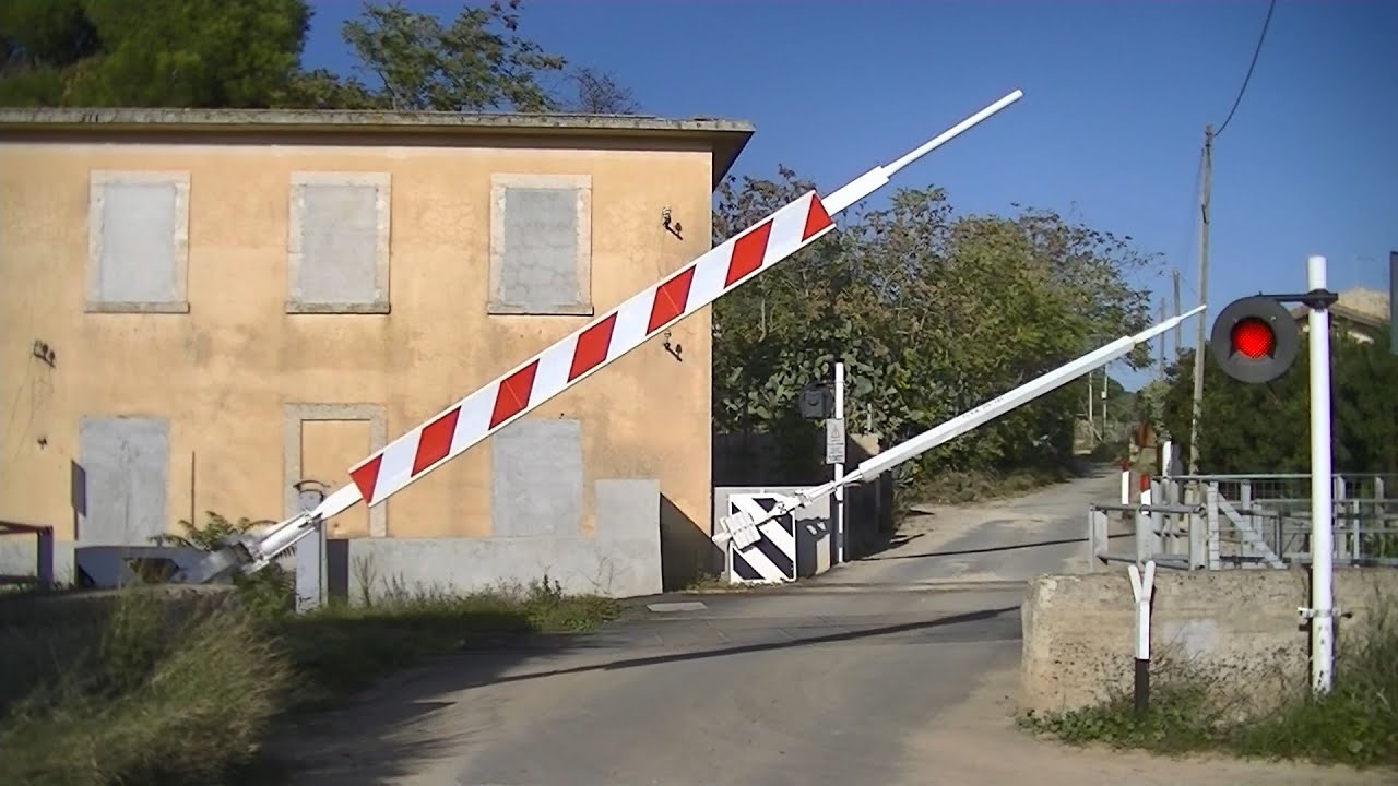 Spoorwegovergang Grammichele (I) // Railroad crossing // Passaggio a livello