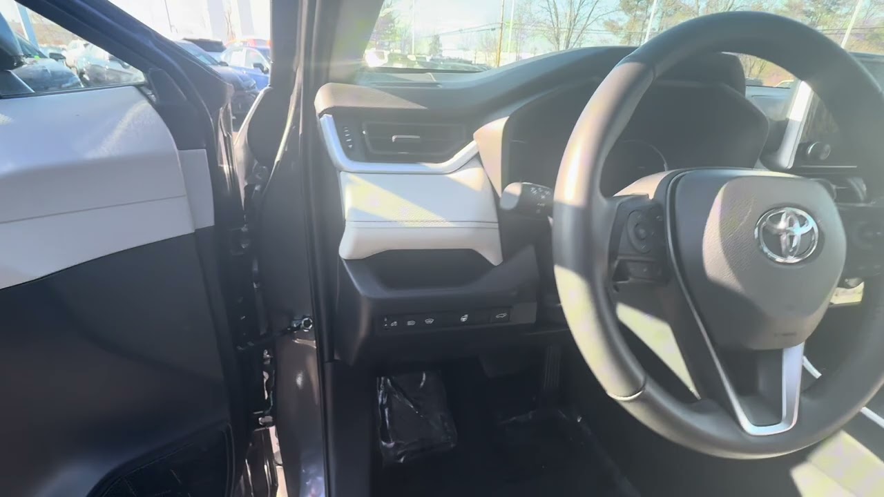 #60335A 2025 TOYOTA RAV4 XLE