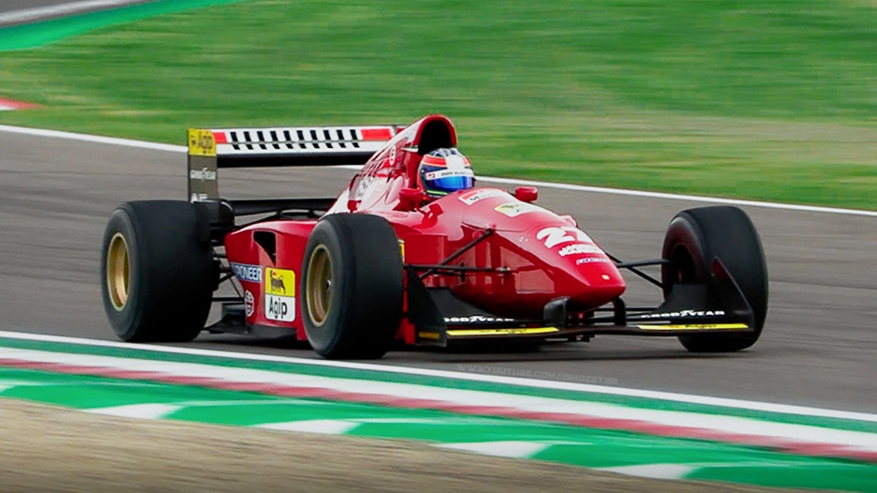 Soundtrack of the 90s: 1994 Ferrari 412 T1B Formula 1 V12 car clears its throat on track!