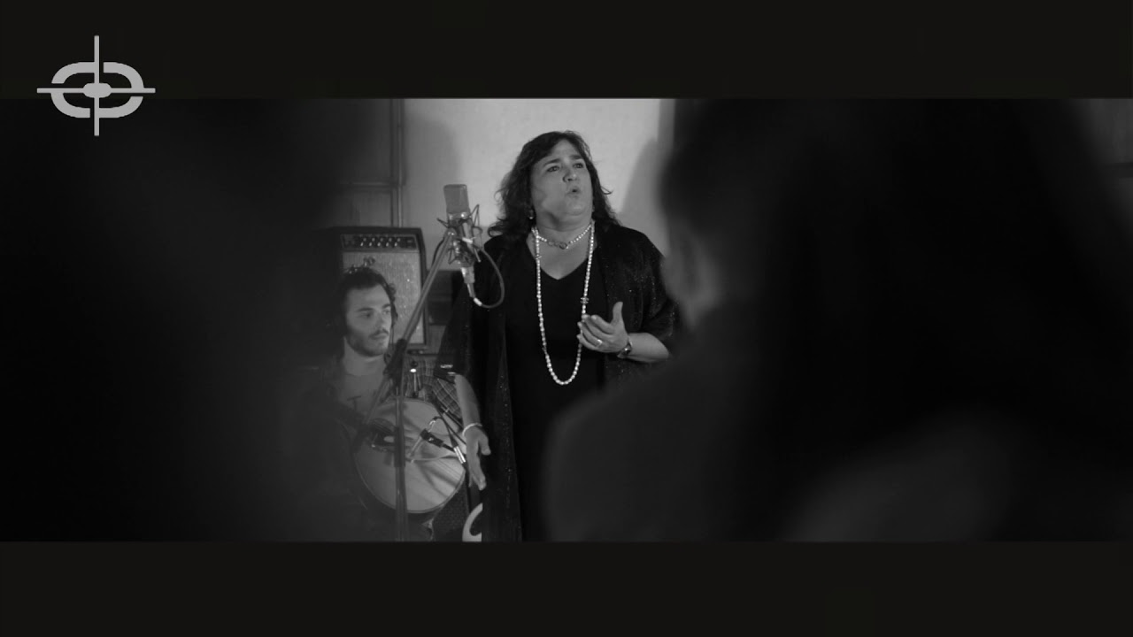 Helena Favila   Não passes com ela á minha rua
