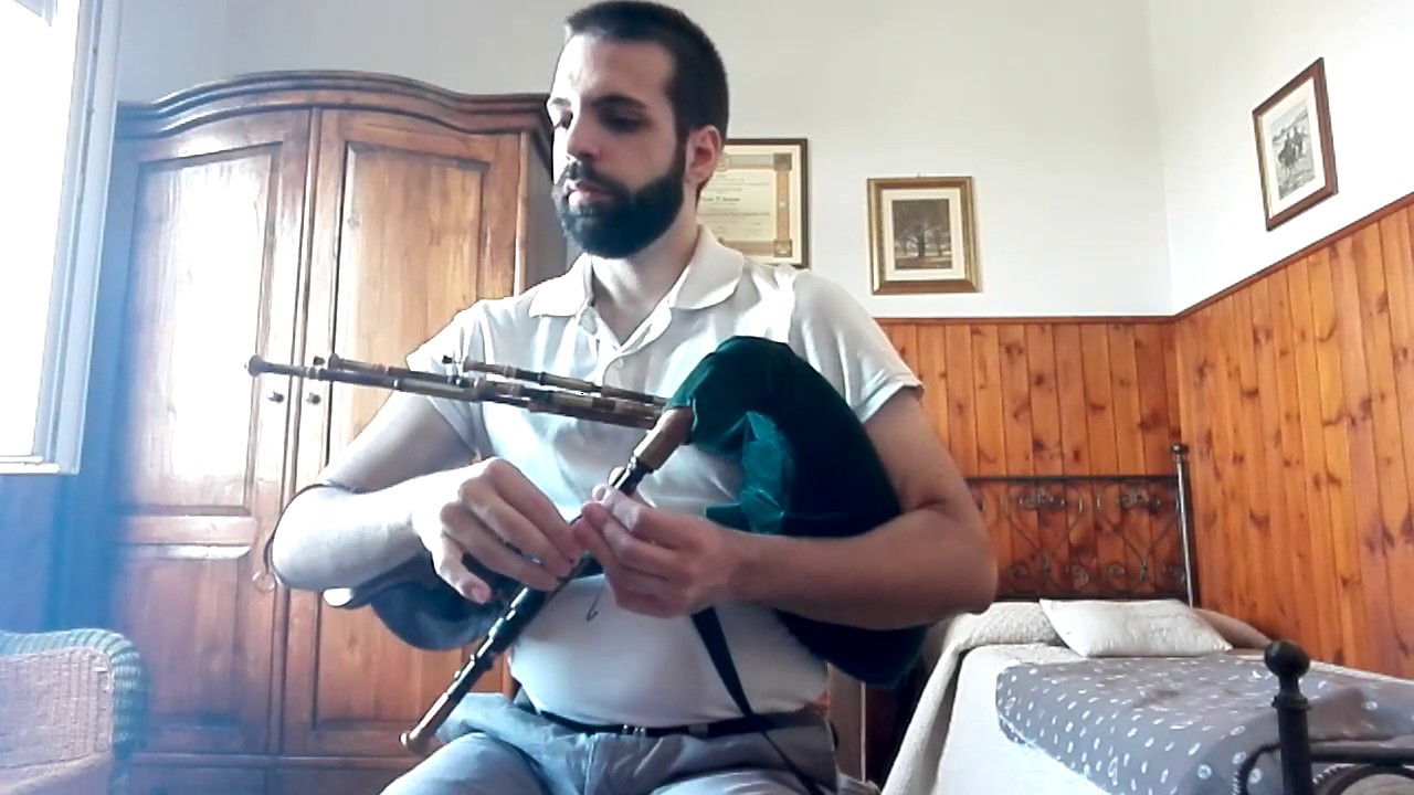 Northumbrian Smallpipes: Roxburgh Castle