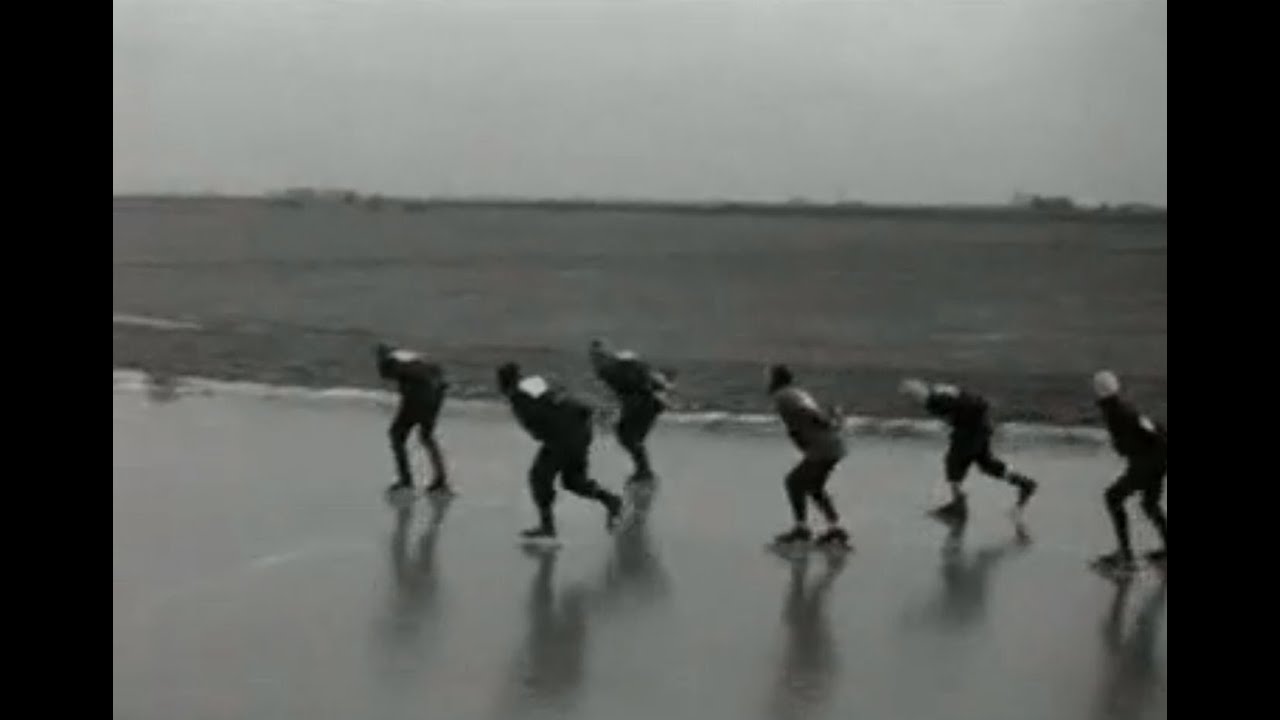 Jeen van den Berg wint Elfstedentocht (1954)