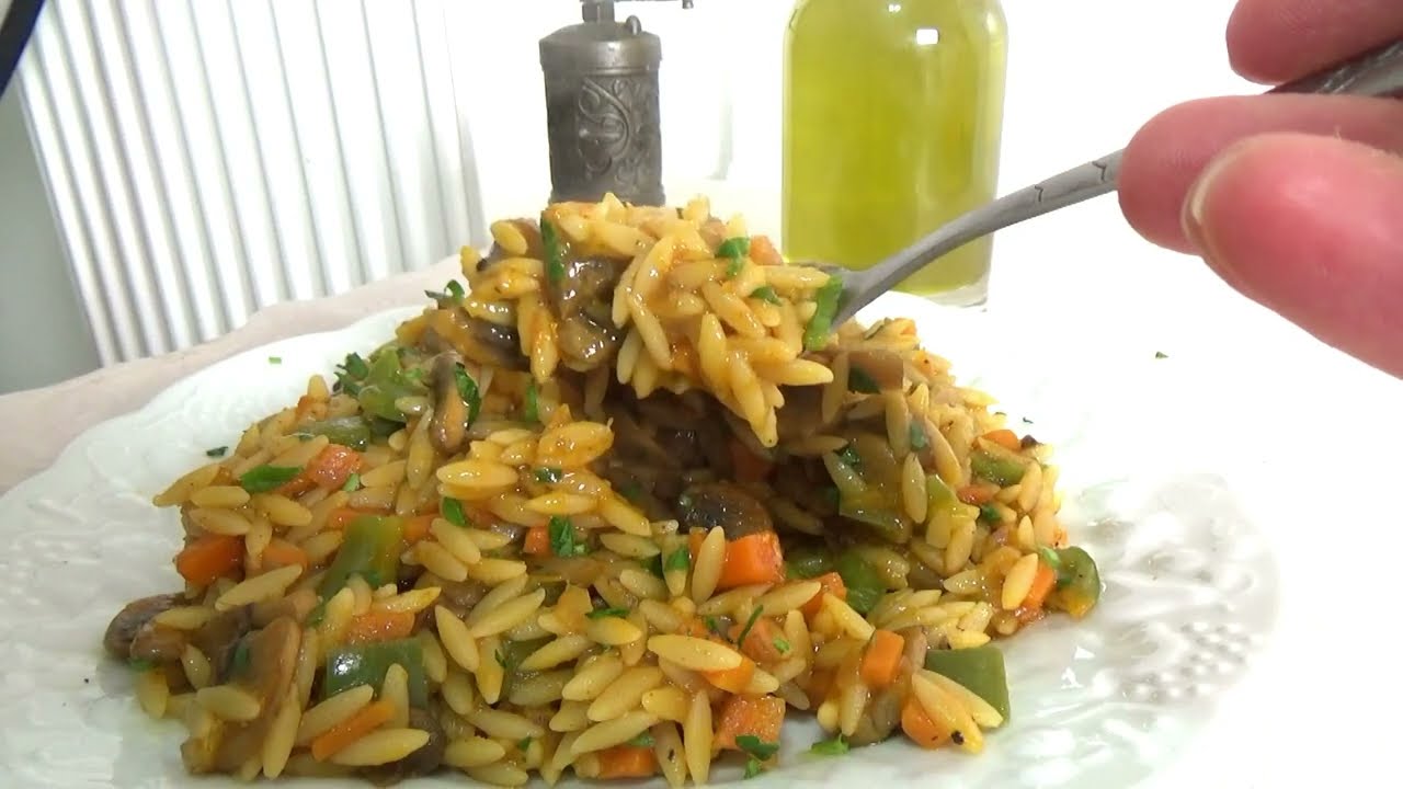 Szybki i zdrowy przepis na obiad - Pieczarki z makaronem orzo (youvetsi)