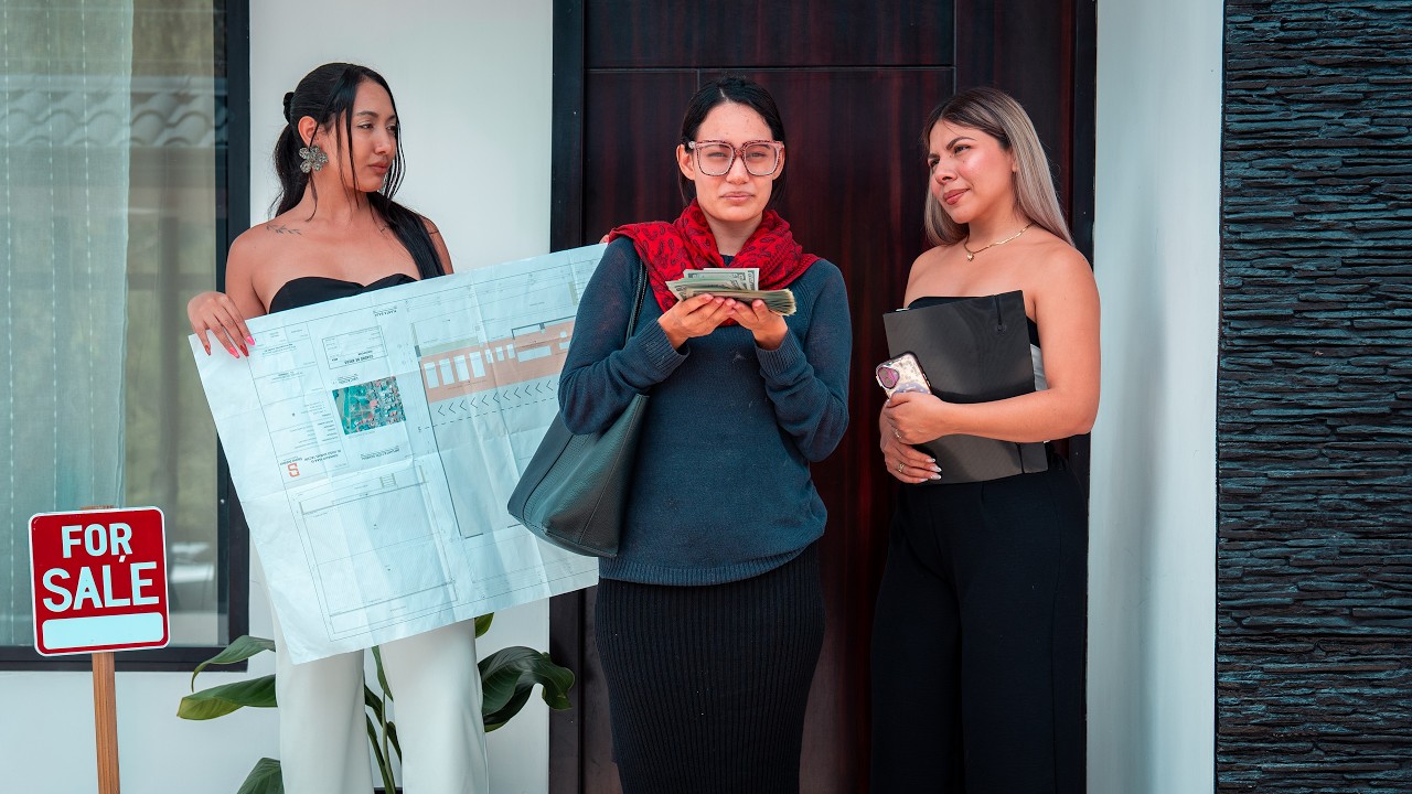 Se burló de su ropa humilde, pero ella le dio la lección de humildad más cara del mundo
