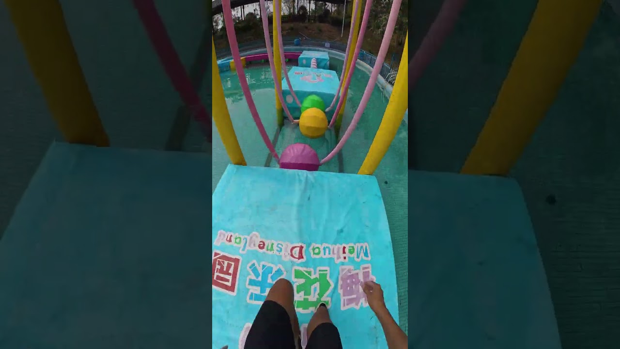Running backwards on the water ninja.#stunt #waterpark #funny #roblox #pov #parkour #shorts #fun