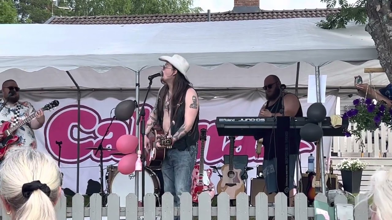Callinaz trädgårdsparty med gästartist Fredrik Lundman Idol