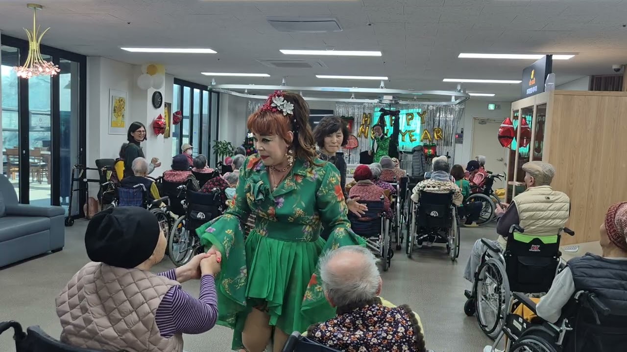행복을 주는 예술단 : 봉사활동 121회 (실버 요양원) 전속가수 김미향님ㆍ박기백님ㆍ길동. 오늘도 즐겁고 행복한날