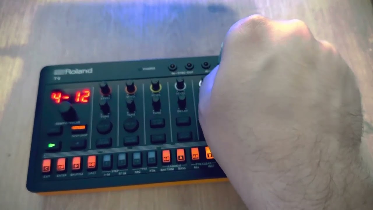 Synth Jam 90: Roland Aira T-8 beat machine
