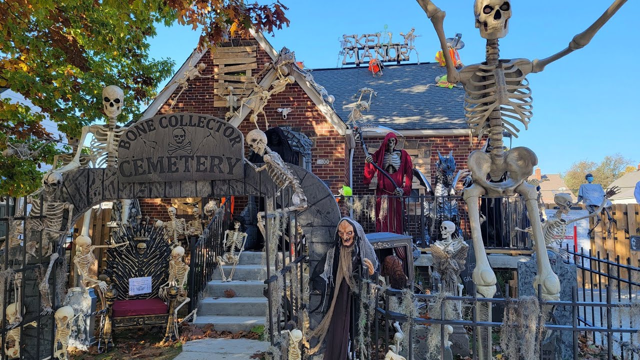 Skelly Manor - Halloween House in Old Brooklyn, OH (Day & Night Views)