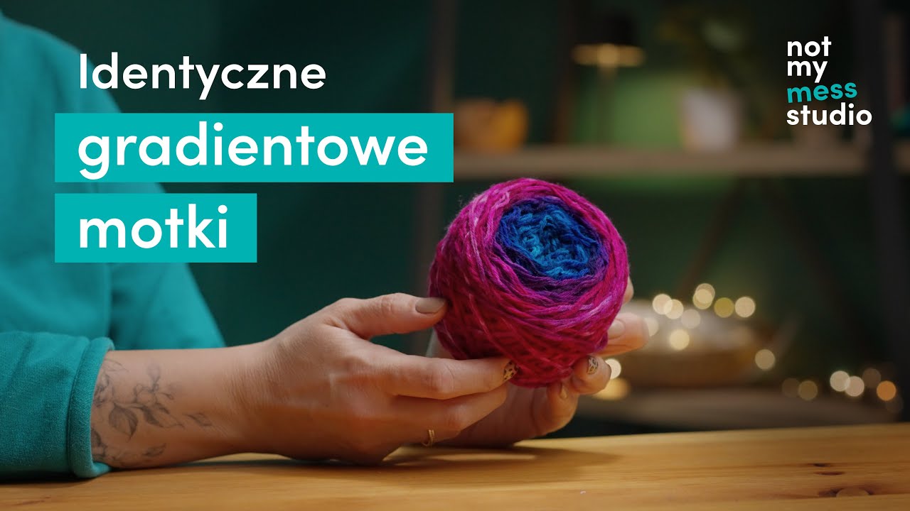 Ręczne barwienie 2 identycznych gradientowych motków na żakardowe skarpety Kroopy