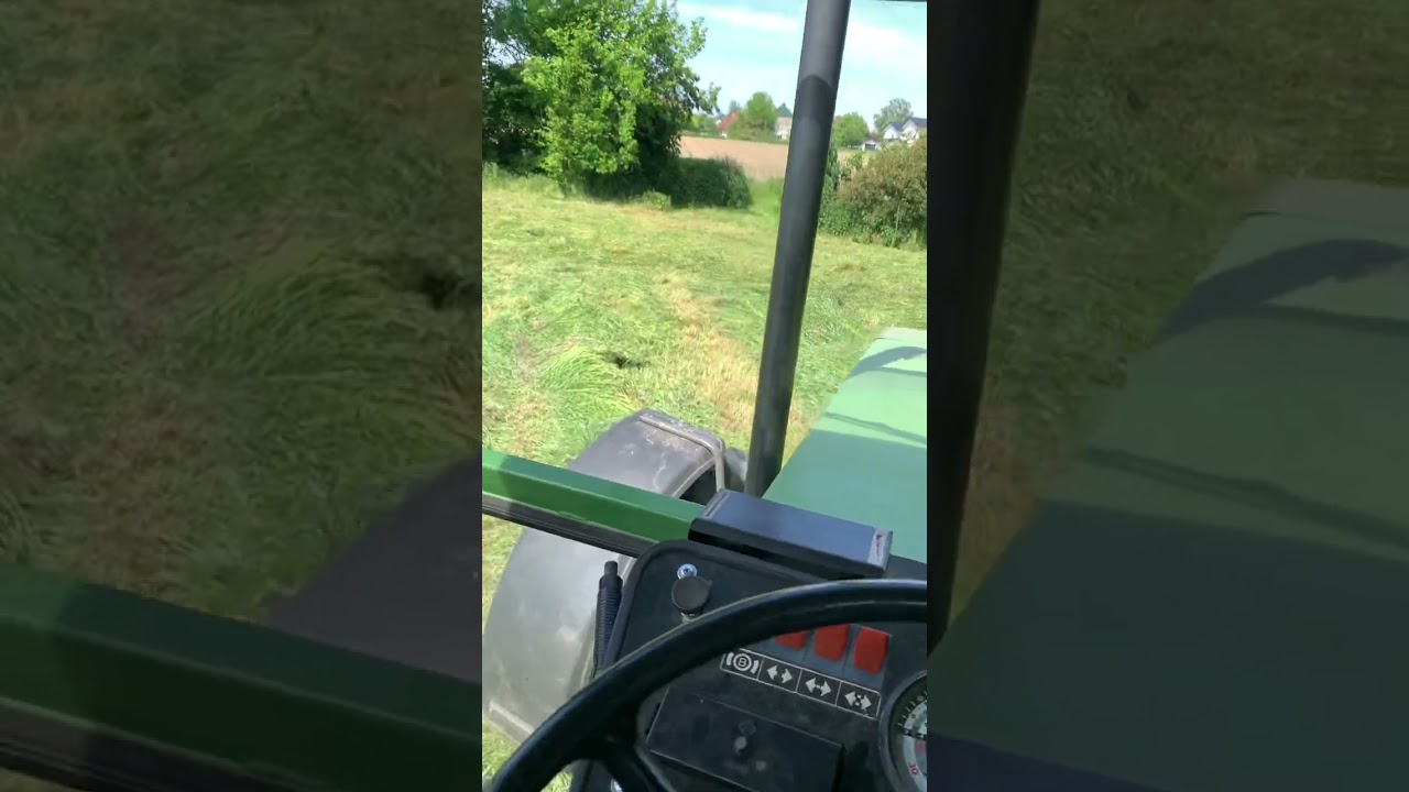 Fendt 611 LS am Heu wenden mit Fendt Twister 6606 DN