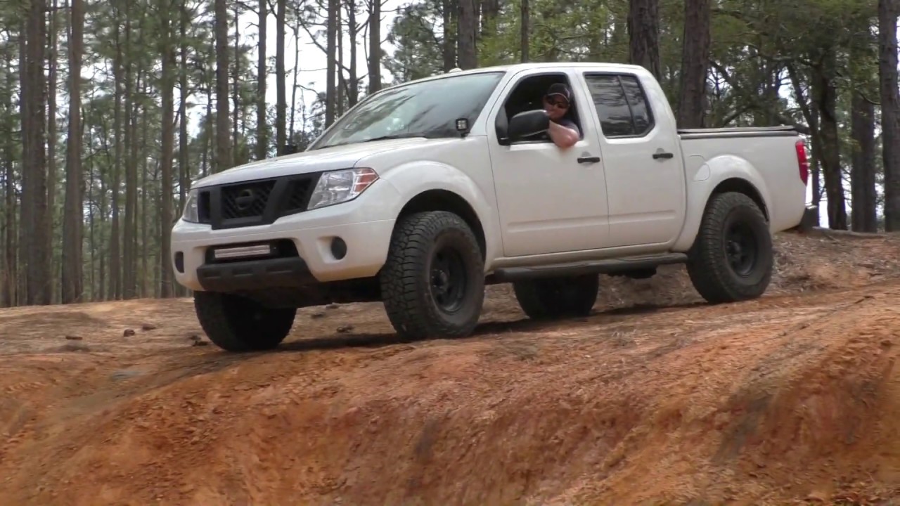 Clay Pit, 2WD Nissan Frontier Truck Off Road. 4WD shows how is done.