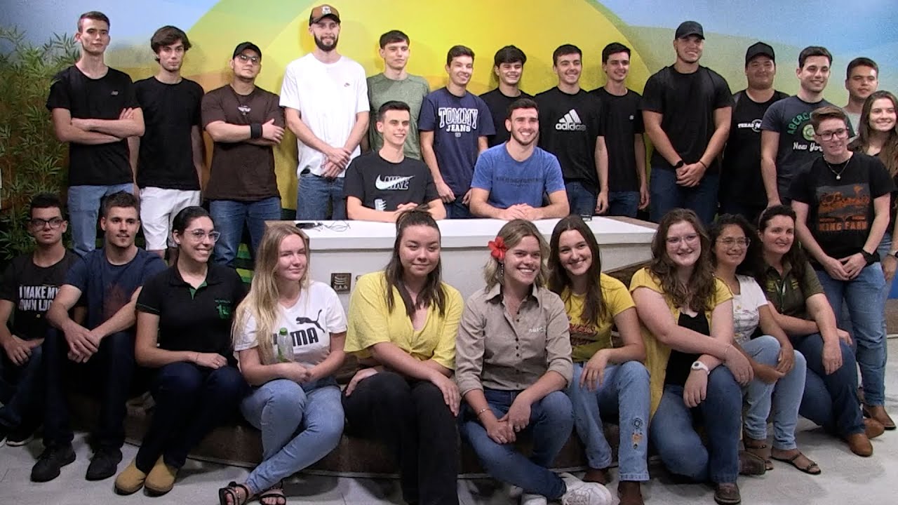 Por trás das câmeras: calouros de agronomia da FAG visitam estúdios do AgroFAG