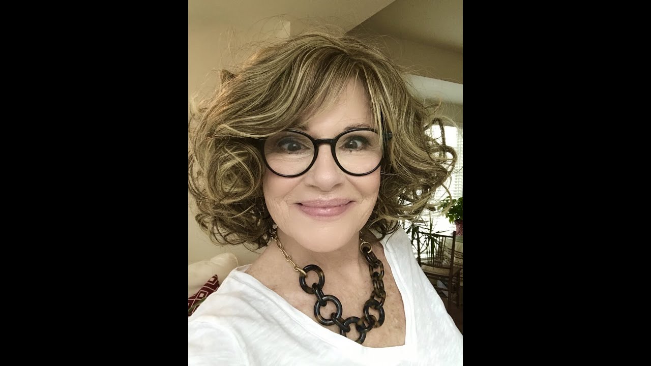 Hairdo's Tousled Bob Wig in Glaze Mocha. A Review and Comparison to Brave the Wave!