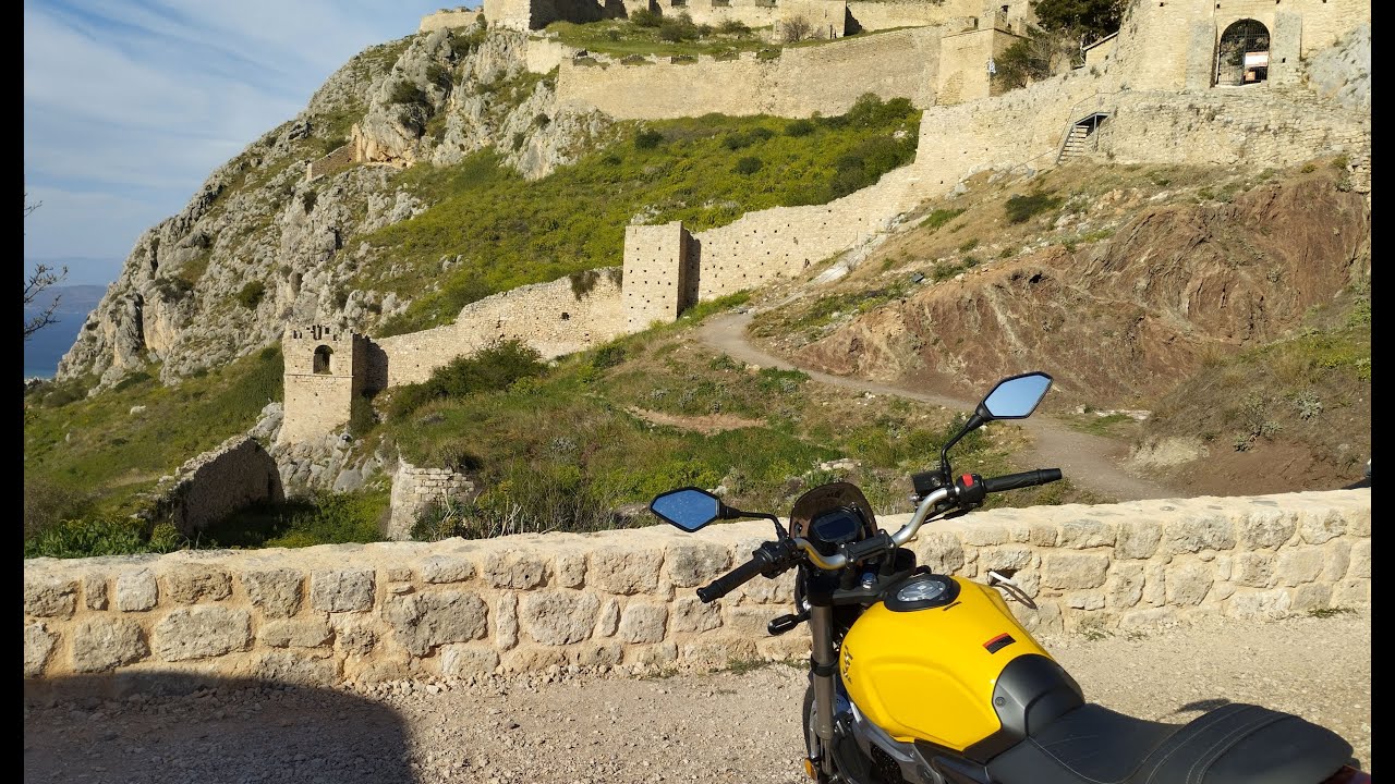 Στην Ακροκόρινθο με Voge 300 acx
